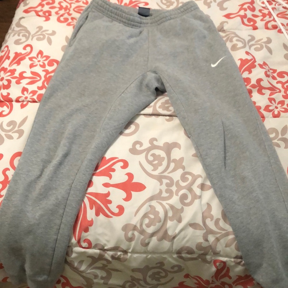 Small Nike sweatpants